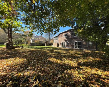 18 Railroad Avenue, South Kingstown