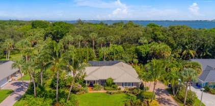 10 Knowles Road, Sewalls Point
