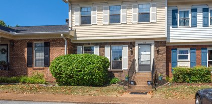 718 Brentwood Pt, Brentwood