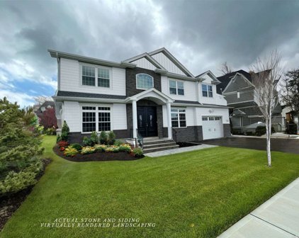 538 Tremont Place, East Meadow