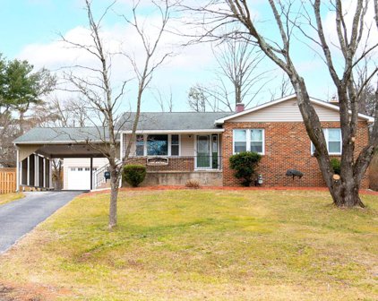 6426 Locust Ln, Sykesville