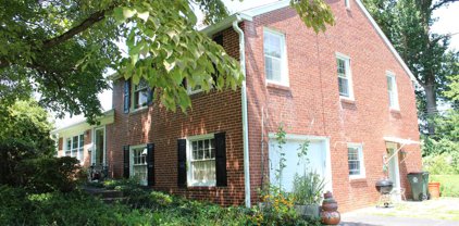 227 Canterbury Dr, Wallingford