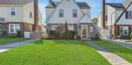 166-24 24th Avenue, Whitestone