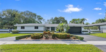 7400 Sabal Dr, Miami Lakes