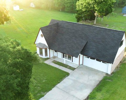 105 Oak Colony Drive, Angleton