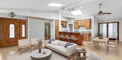 327 Magnolia Street, Costa Mesa