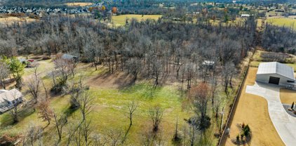 W Wallis Road, Cave Springs