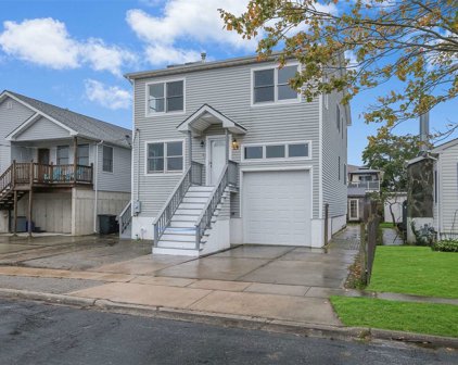 15 Piave Terrace, Lindenhurst