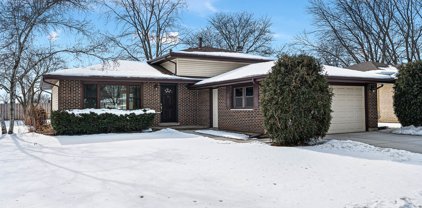 1857 W Spring Ridge Drive, Arlington Heights