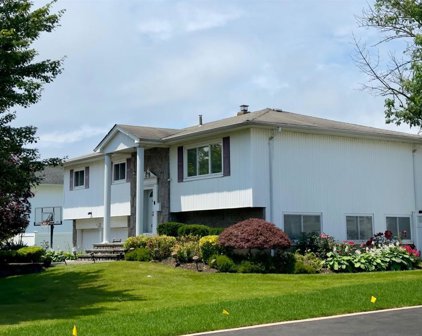 12 Rockland Drive, Jericho