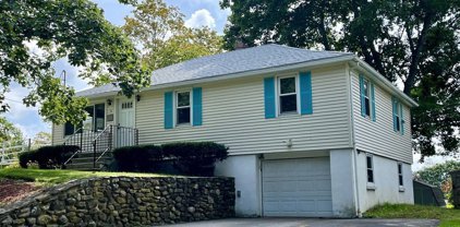 6 Plimpton Ave, Sturbridge