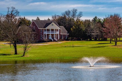 566 Forest Retreat Rd, Hendersonville