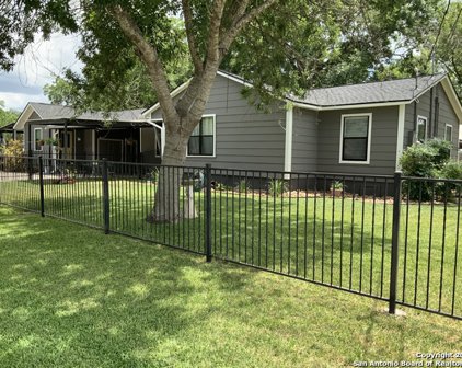 381 N Hickory Ave, New Braunfels
