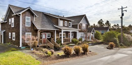 174 4th ST, Manzanita