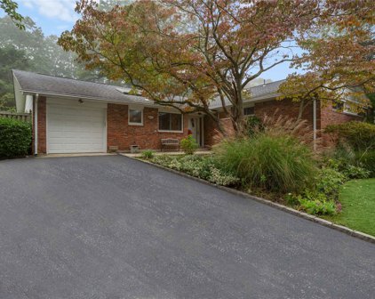 39 Cross Bow Lane, Commack