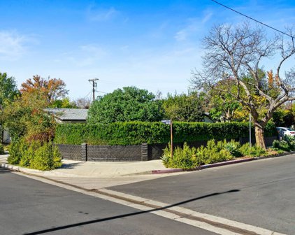 8361  Sunnybrae Ave, Winnetka