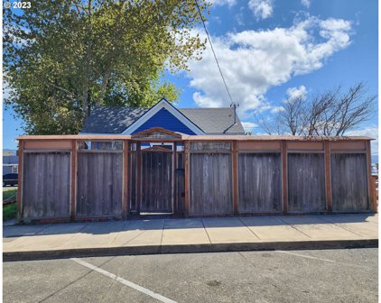 2073 UNION AVE, North Bend