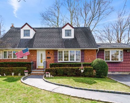 3 Stager Lane, Commack