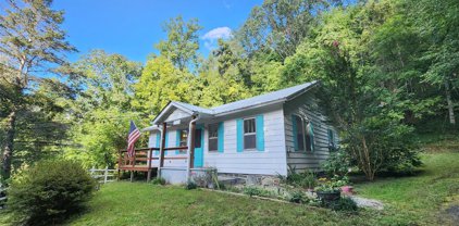 3205 Nc 80  Highway, Bakersville