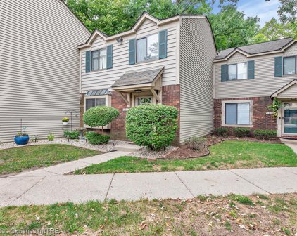 1562 STREAMWOOD, Rochester Hills