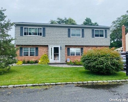 30 Laura Lane, Copiague