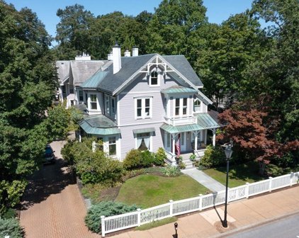 619 Washington St Unit A, Wellesley