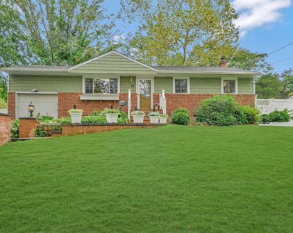 22 Meadow Haven Lane, E. Northport