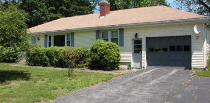 4 Mary Ann Dr, Boylston