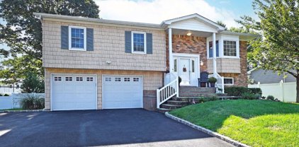 45 Carnegie Drive, Smithtown
