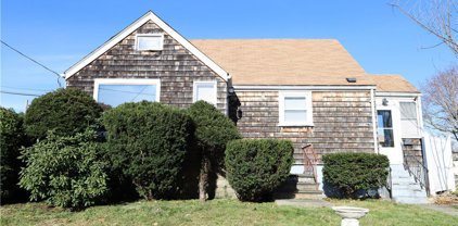 105 Puritan Avenue, Cranston