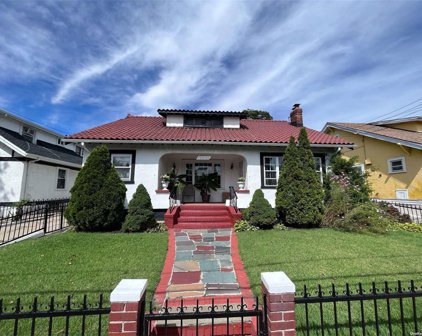 192-05 110 Road, Saint Albans