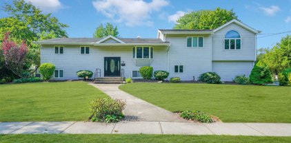 172 Colonial Springs Road, Wheatley Heights