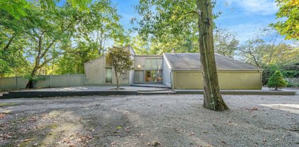 193 Round Swamp Road, Huntington
