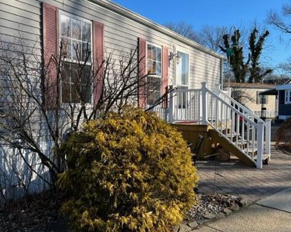 27 Locust Grove, Hazlet