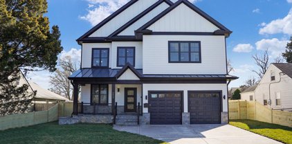 6805 Kenfig Dr, Falls Church