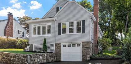 35 Pine Grove Ave, Lynn