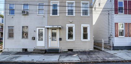 32 W Baltimore St, Carlisle