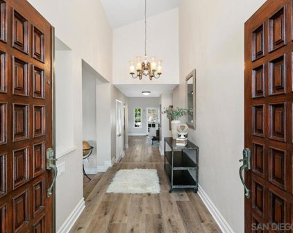 532 Calle De La Paz, Escondido