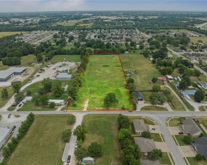 312 E County Line  Road, Springdale