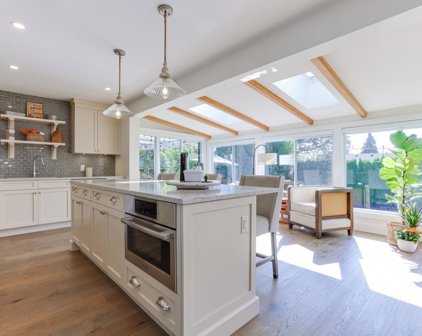 927 Caithness Crescent, Port Moody