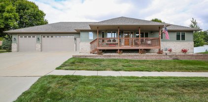 210 W 7th St, Dell Rapids