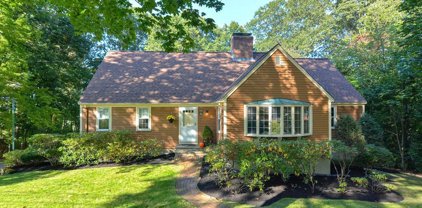28 Checkerberry Ln, Framingham