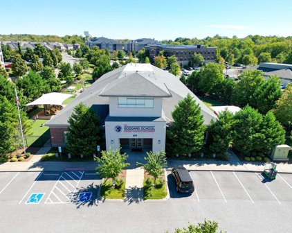 108 Cinema Dr, Hendersonville