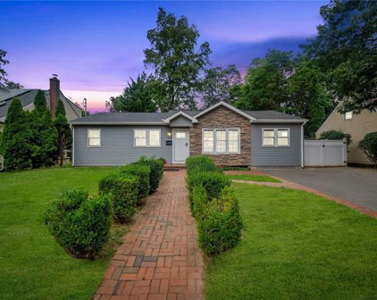 115 Washington Avenue, Amityville