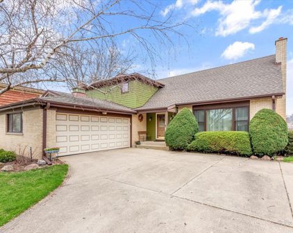 2306 E Michael Manor Lane, Arlington Heights