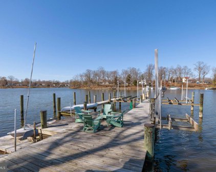 310 Arbutus Dr, Edgewater