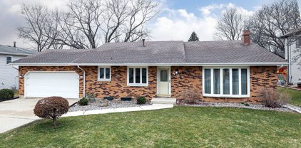 507 Parkshore Drive, Shorewood