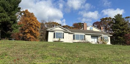 327 Blossom Hill Dr, Lancaster