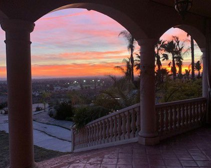 1445 Edgecliff LN, Pasadena