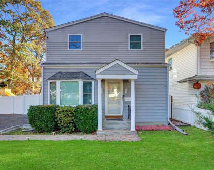 7 Newkirt Avenue, West Babylon